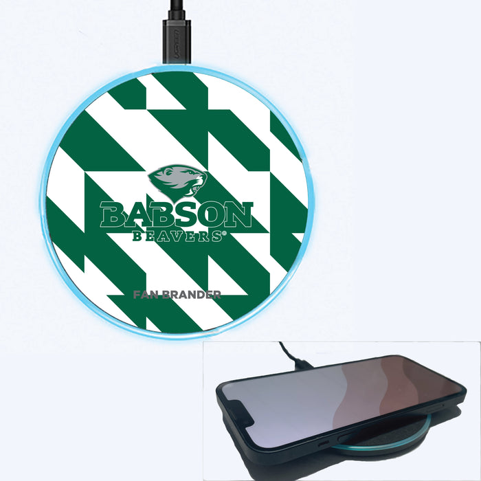 Fan Brander Grey 15W Wireless Charger with Babson University Primary Logo on Geometric Quad Background